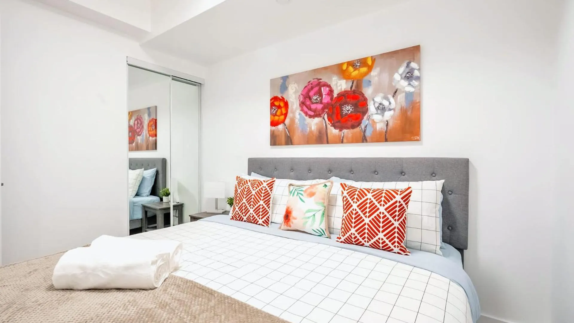 Spacious 2Br Apartment - Regent Park Near Downtown Toronto Canada