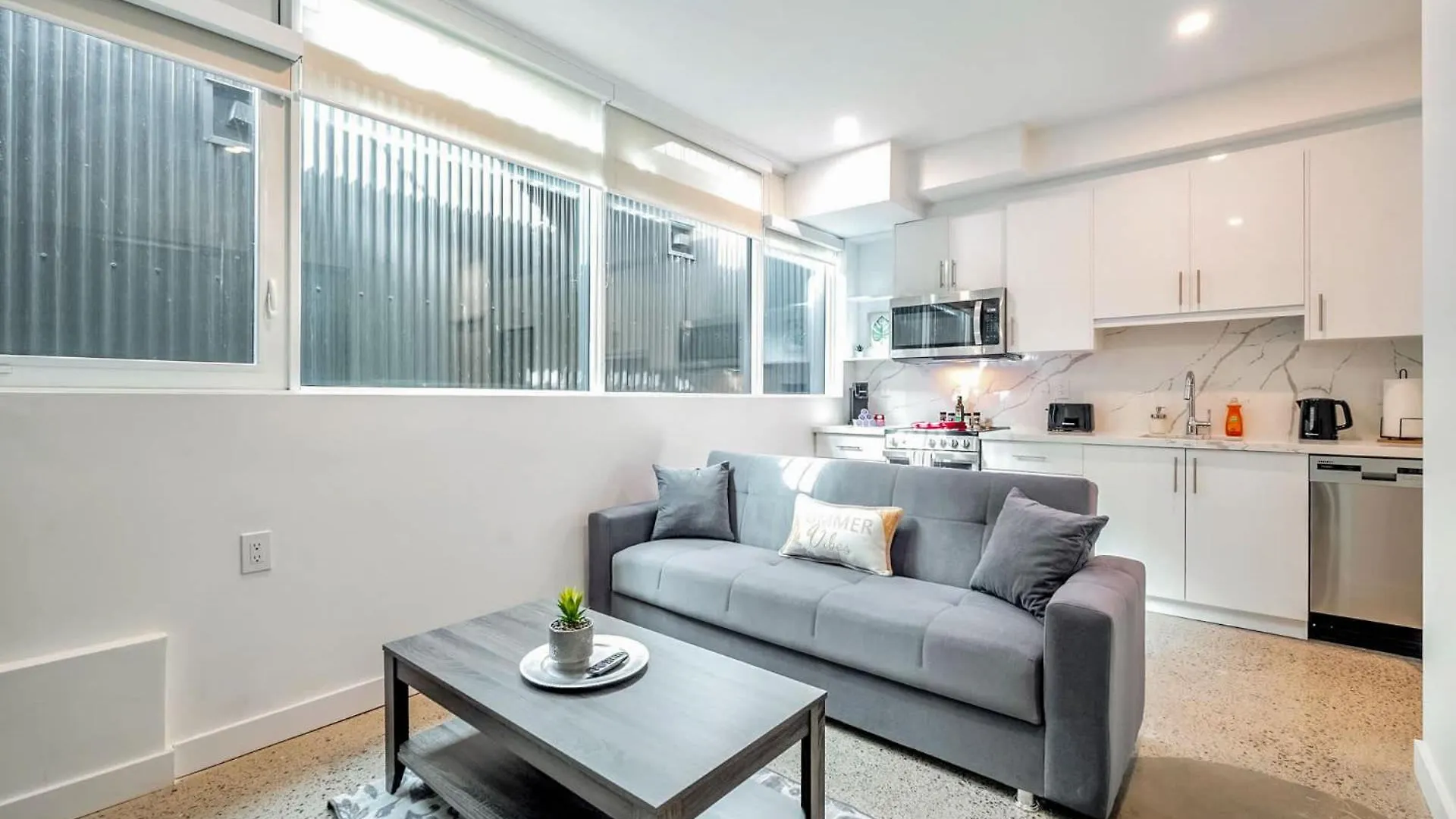 Spacious 2Br Apartment - Regent Park Near Downtown Toronto